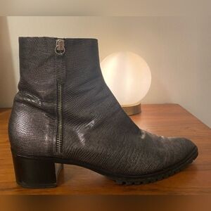 Custom made in ltaly. Women's Ankle Boots. Size 41.5